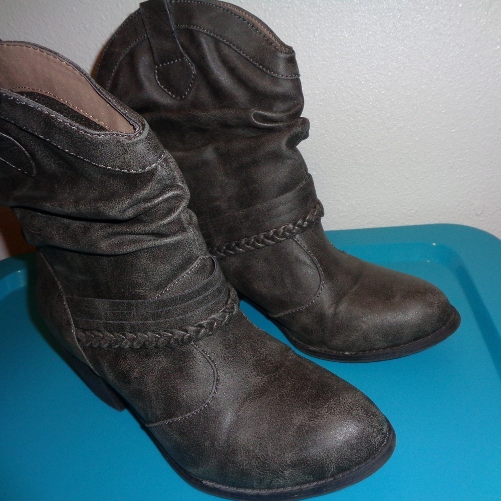 SO Detention Grey Boots Size 9